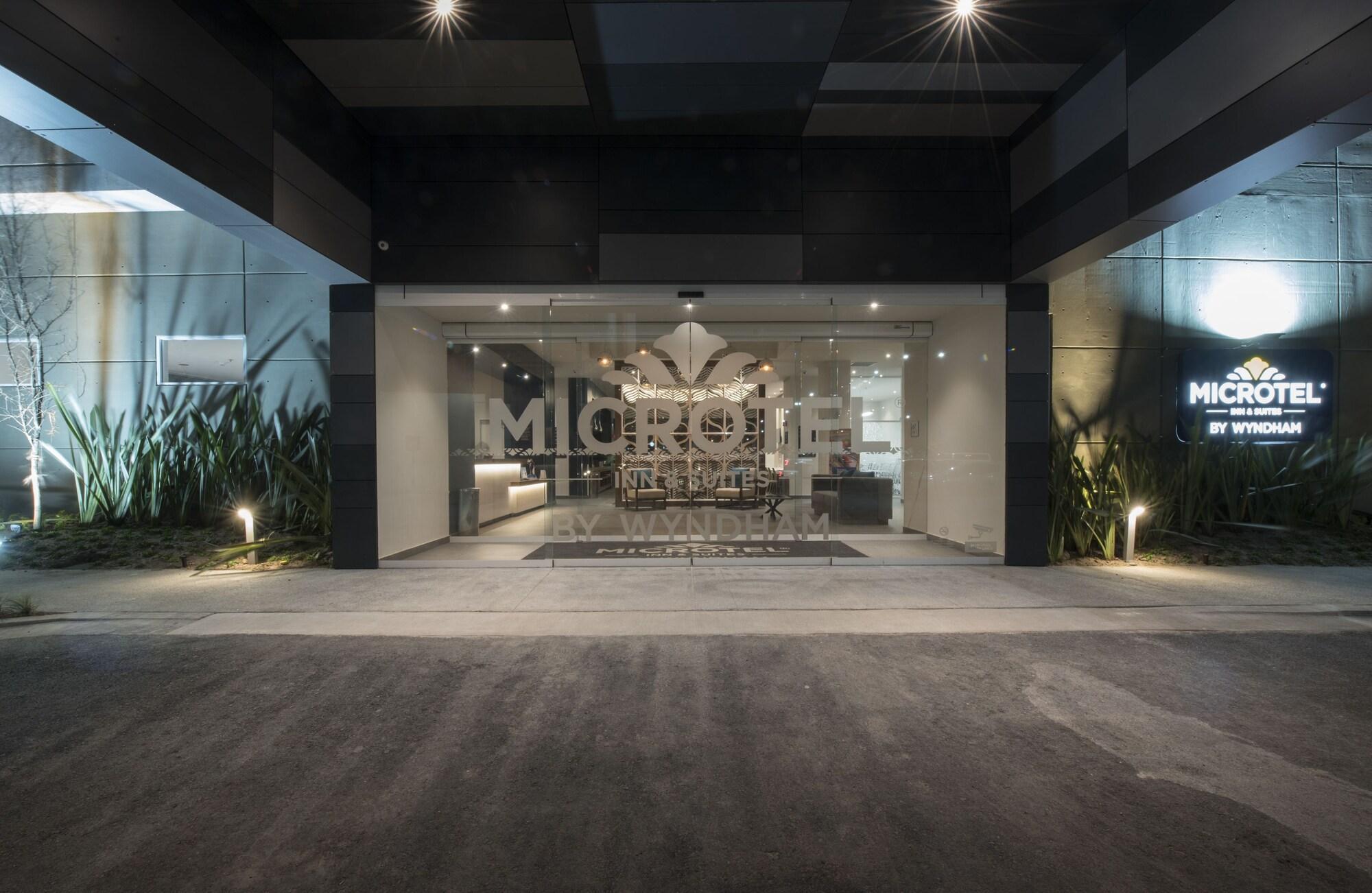 Microtel Inn & Suites By Wyndham Irapuato Exterior foto