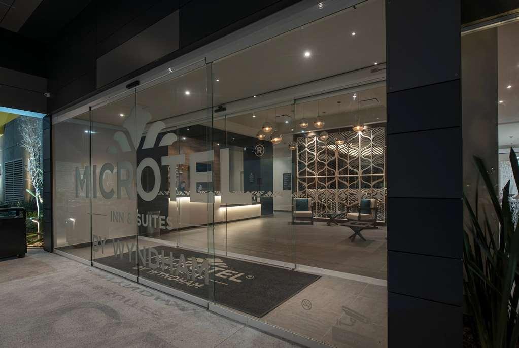 Microtel Inn & Suites By Wyndham Irapuato Exterior foto