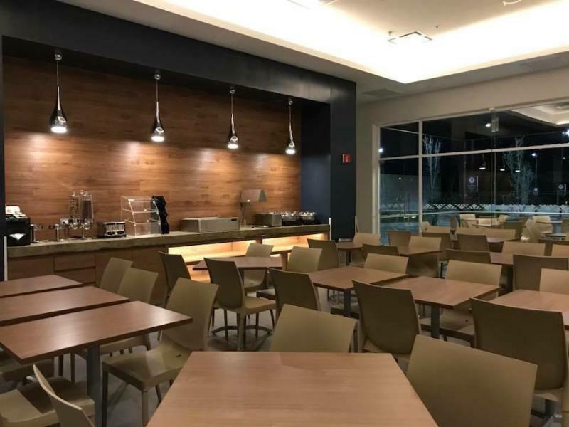 Microtel Inn & Suites By Wyndham Irapuato Exterior foto